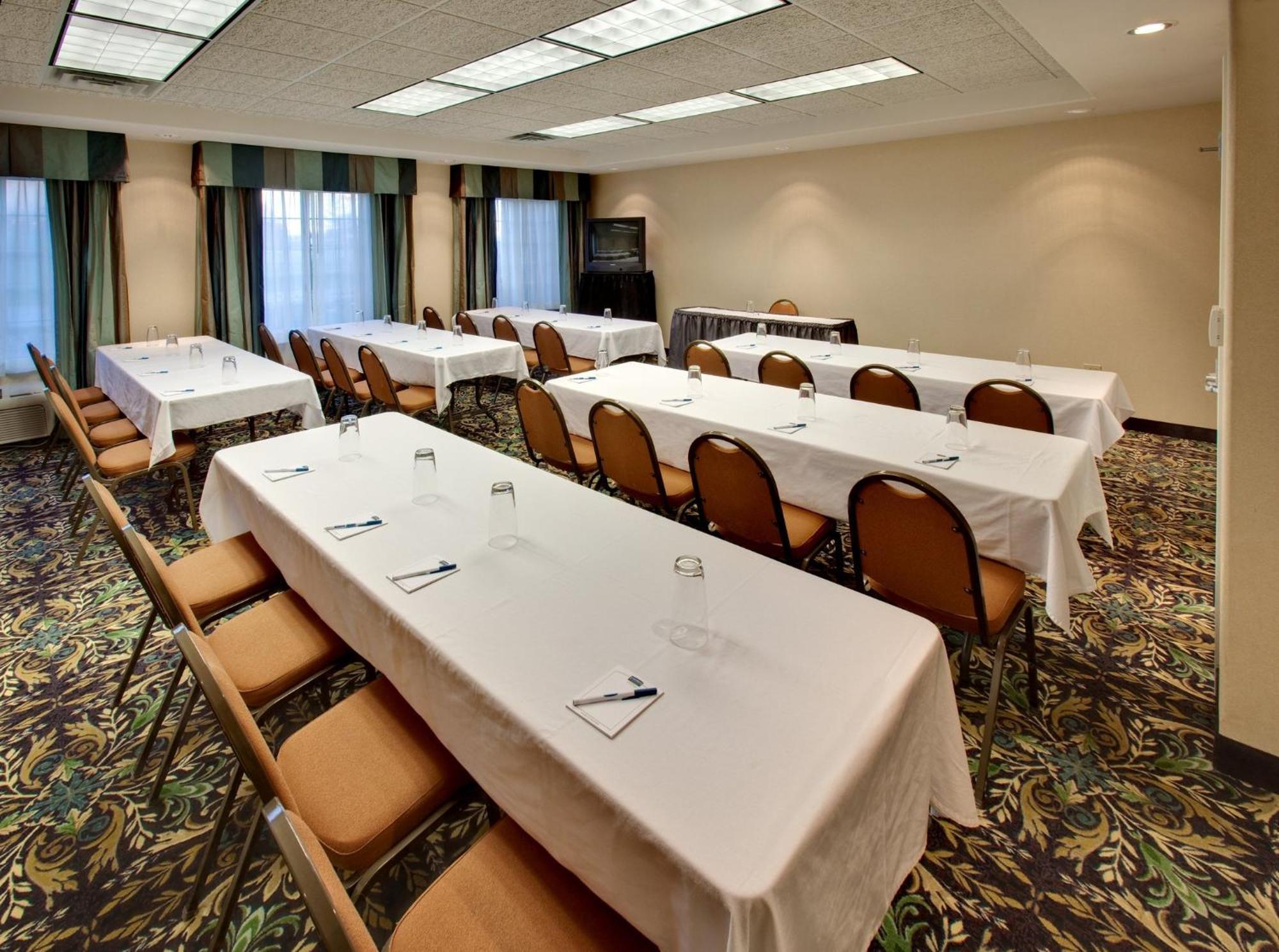 Staybridge Suites Rockford By Ihg Extérieur photo