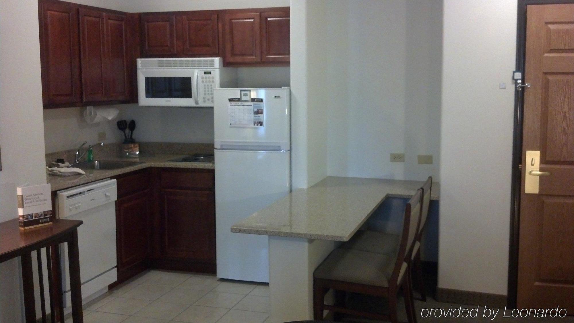 Staybridge Suites Rockford By Ihg Chambre photo